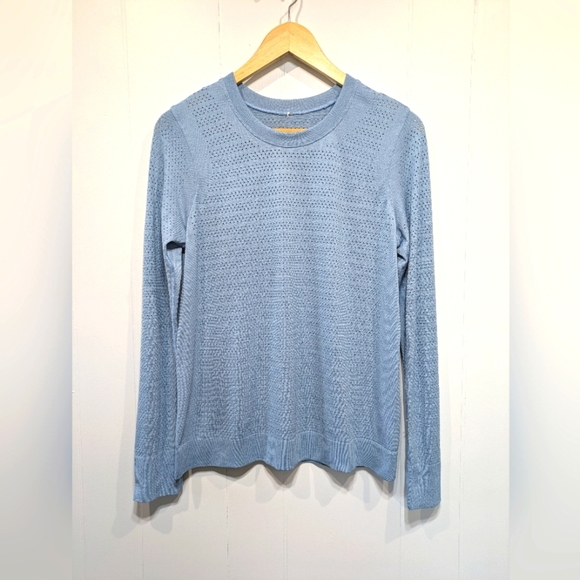 Lululmon Breeze Long Sleeve Top‎ Hydrangea Blue Size 6 Perforated Permformance - Picture 6 of 6